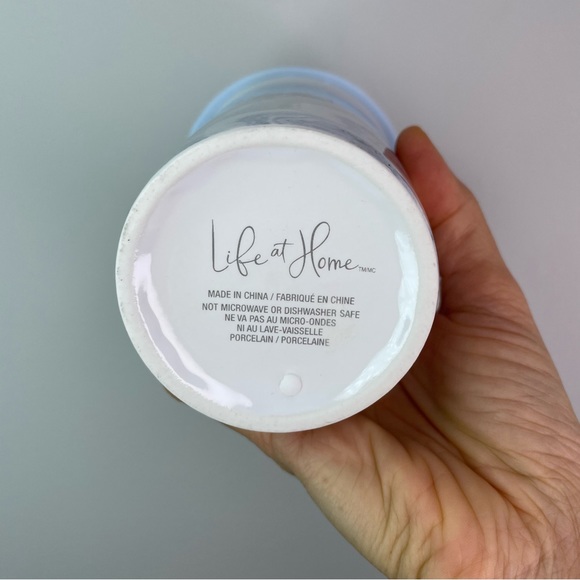 Winter Vibes Double-Walled Ceramic Travel Mug with Silicone Lid - Picture 5 of 5